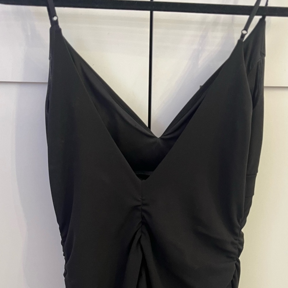 V-Neck Ruched Crepe Sheath Black Mini Dress - Picture 4 of 5
